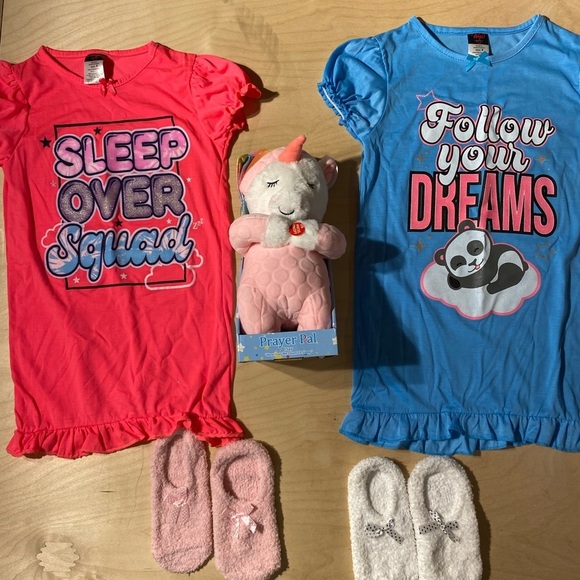 Girl’s Pajama Bundle with Plush size 8 (HU) - Picture 5 of 13